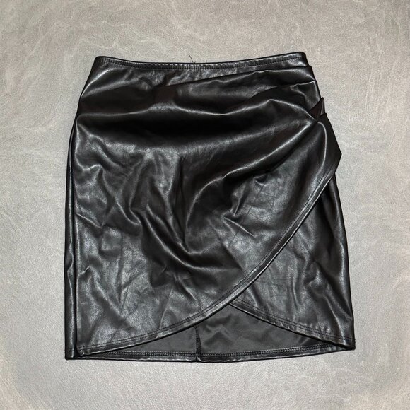 🌟 Windsor Black Faux Leather Wrap Mini Skirt – Worn Twice, Excellent Condition - Picture 1 of 5